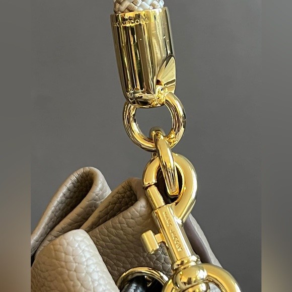 Marc Jacobs The Leather Bucket Bag - Picture 5 of 15